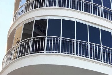 Raylı cam balkon